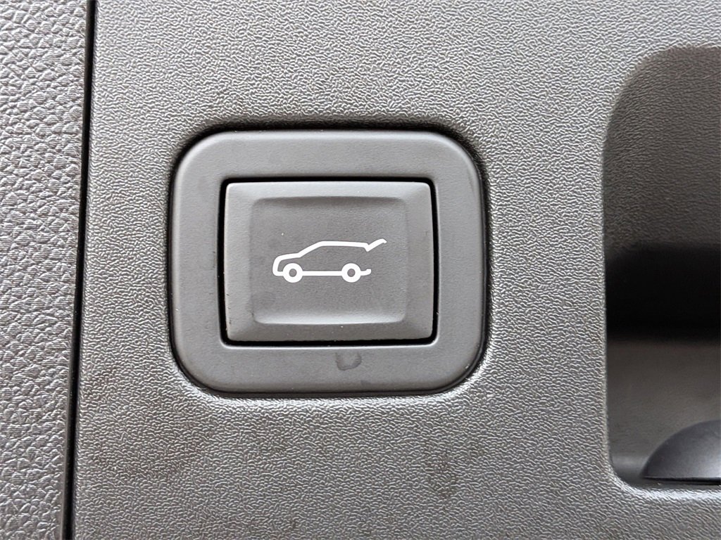 Certified 2025 Cadillac XT4 Premium Luxury image 16