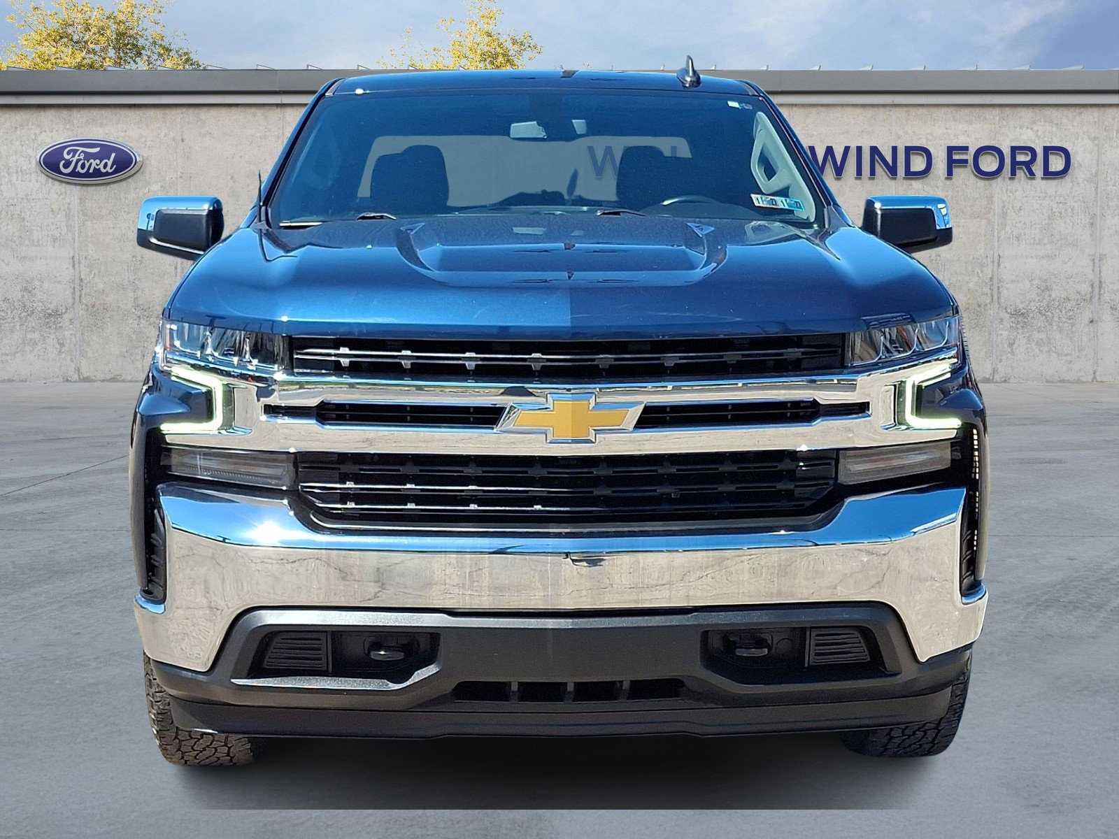 Used 2022 Chevrolet Silverado 1500 LT AWD/4WD image 2