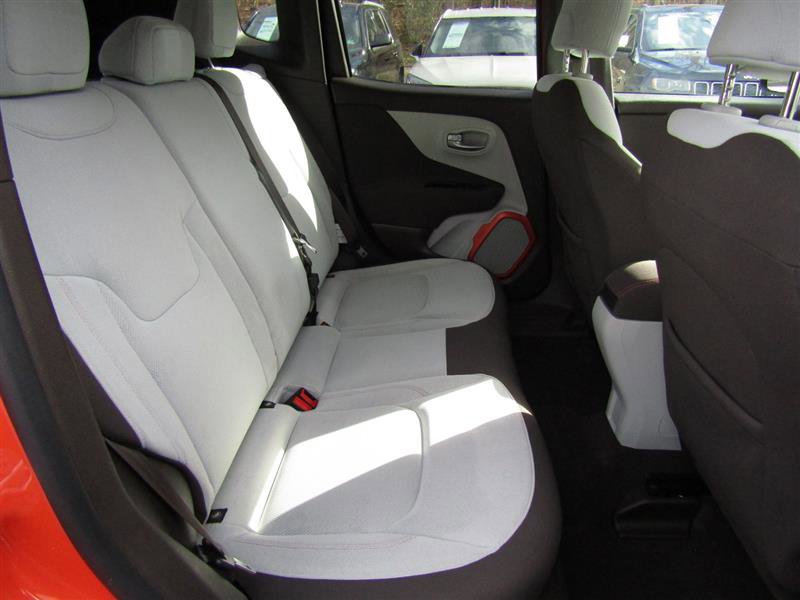 Used 2015 Jeep Renegade Latitude image 35