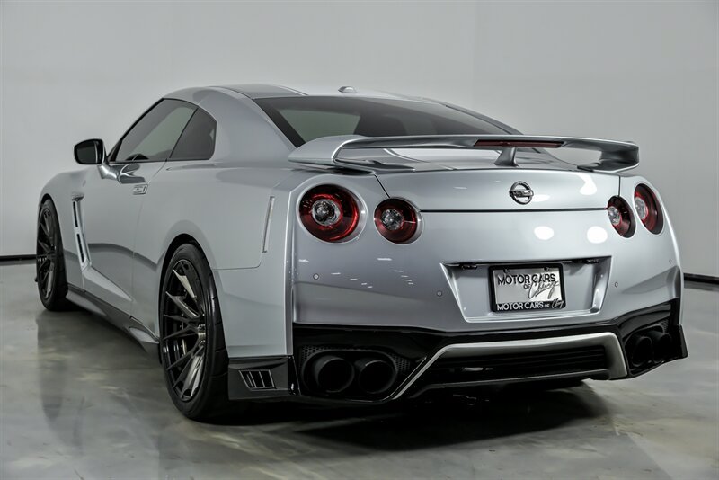 Used 2020 Nissan GT-R Premium AWD/4WD image 10