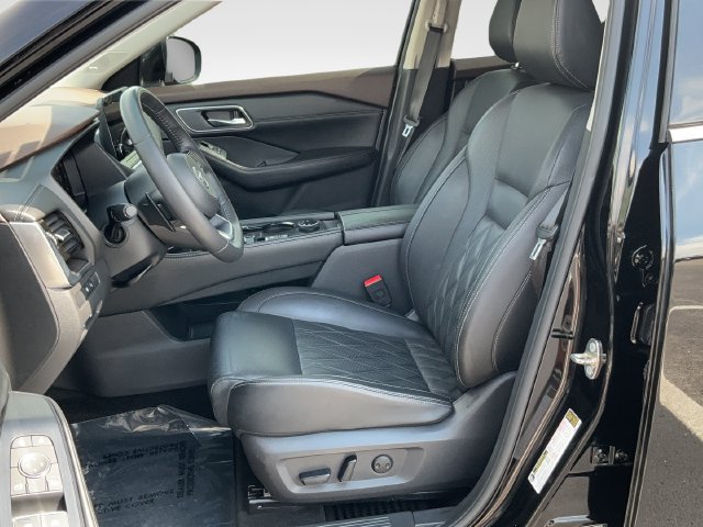 Used 2021 Nissan Rogue Platinum AWD/4WD image 17