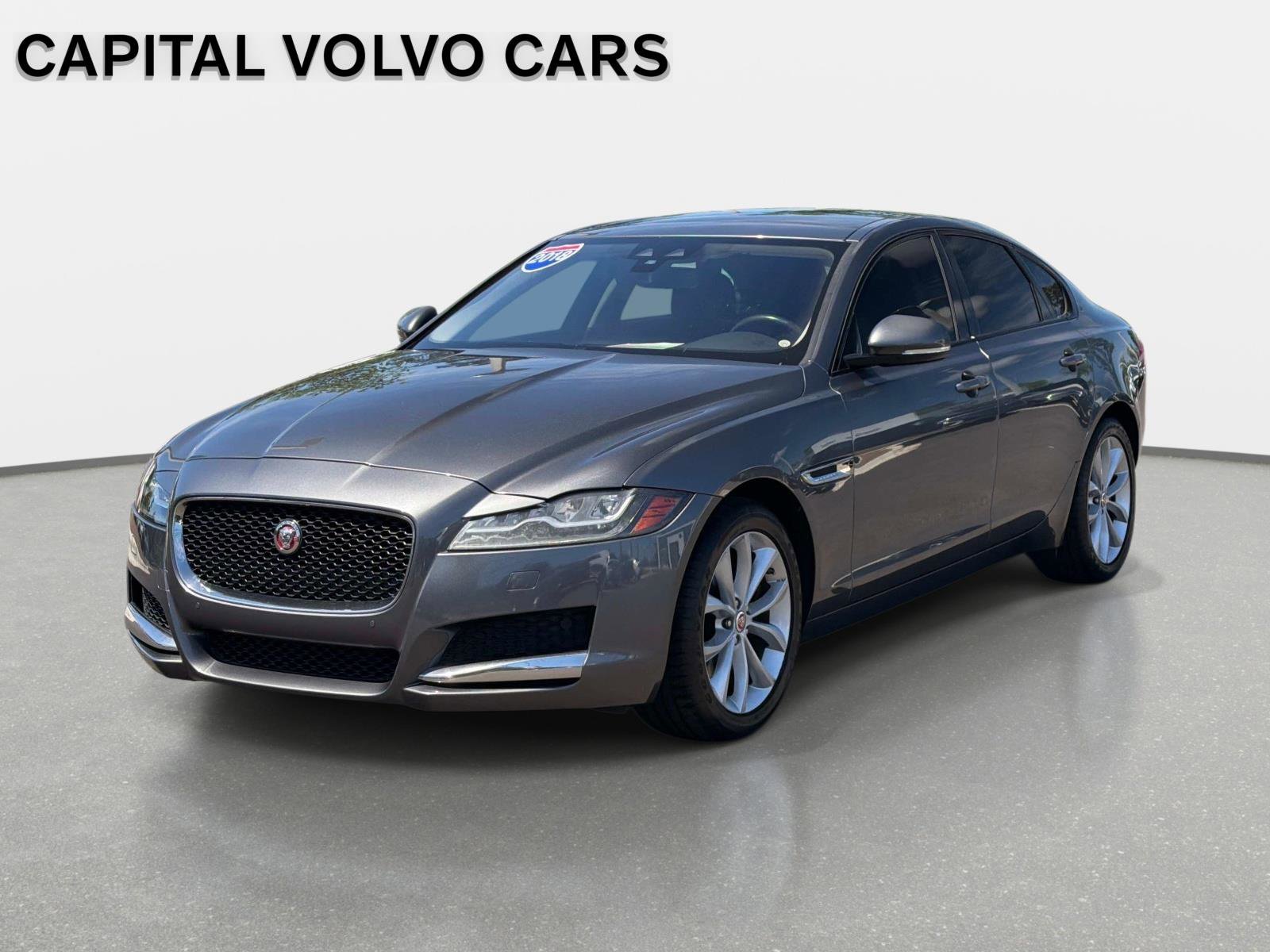 Used 2018 Jaguar XF Premium RWD image 1