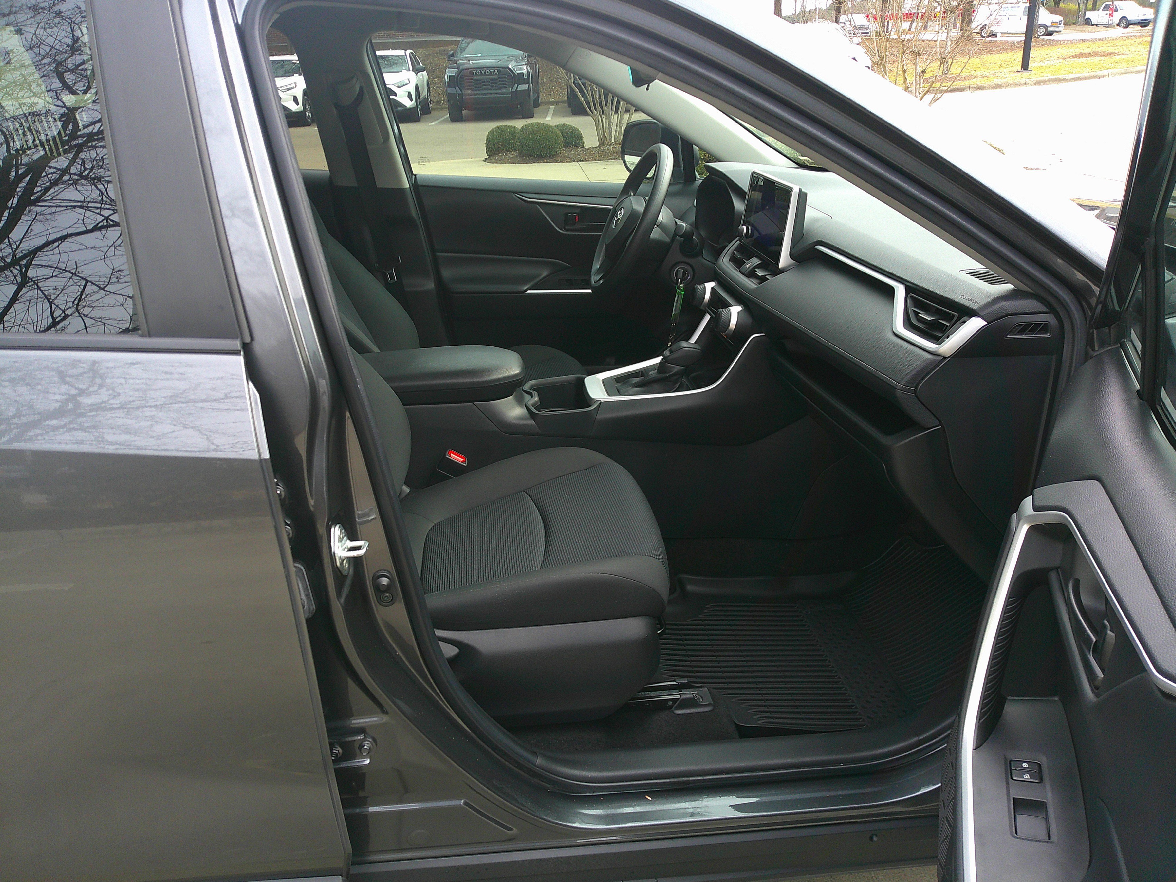 Used 2023 Toyota RAV4 LE image 37