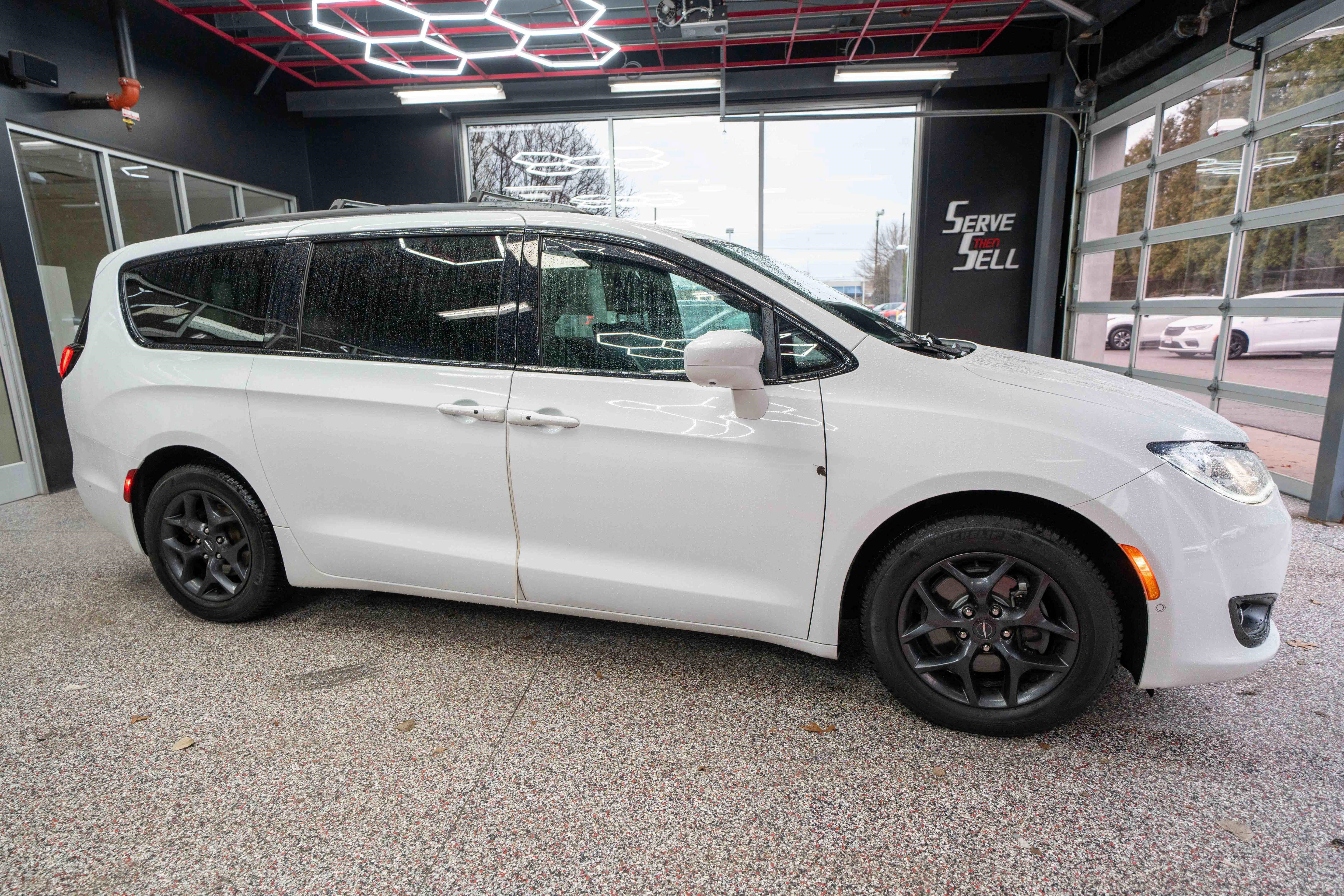 Used 2020 Chrysler Pacifica Touring-L Plus w/ Advanced Safetytec Group image 5