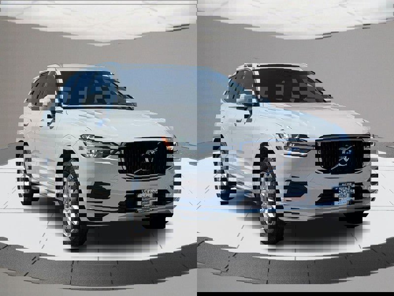 Used 2020 Volvo XC60 T5 Momentum image 2