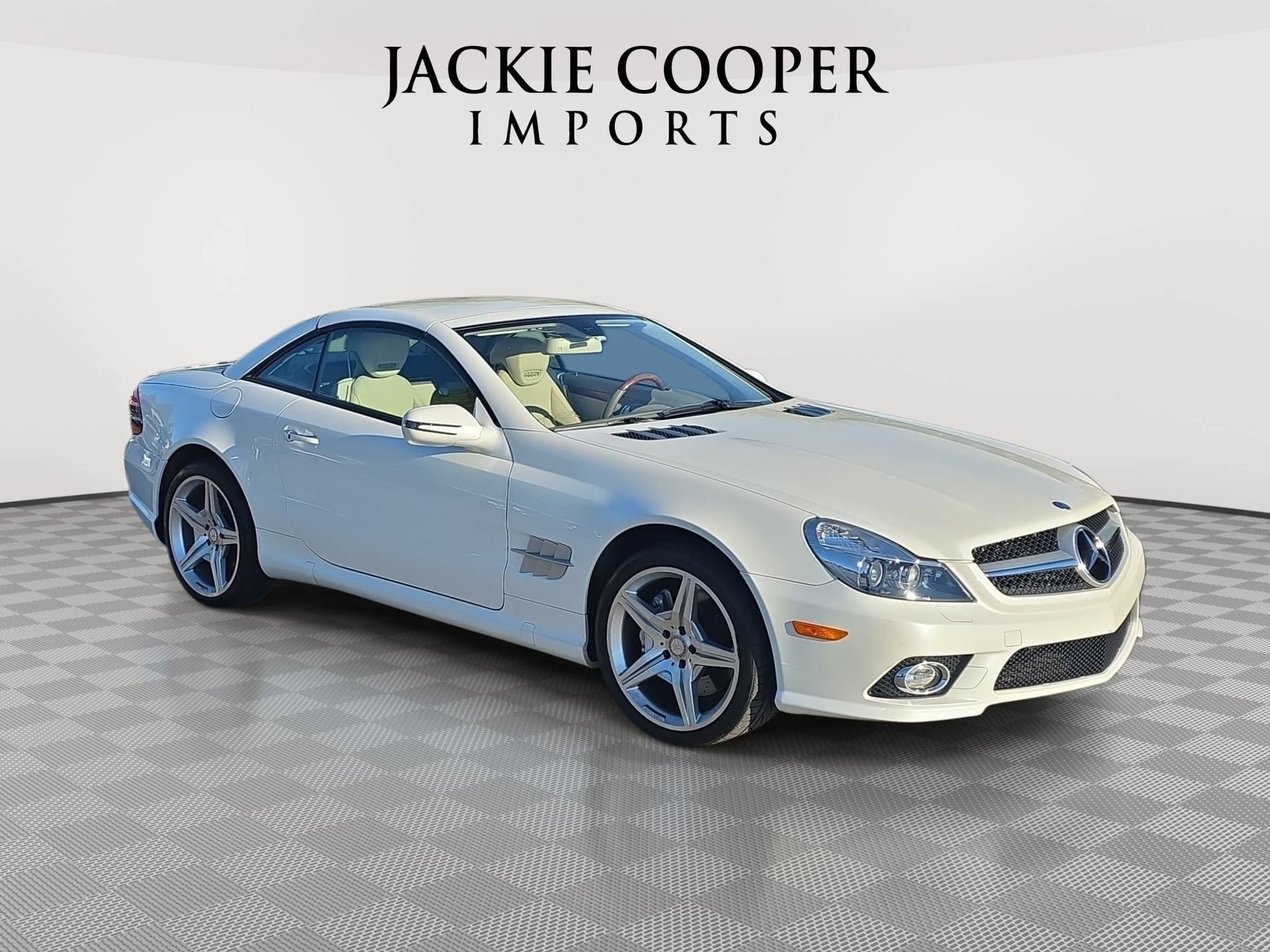 Used 2011 Mercedes-Benz SL 550 image 3