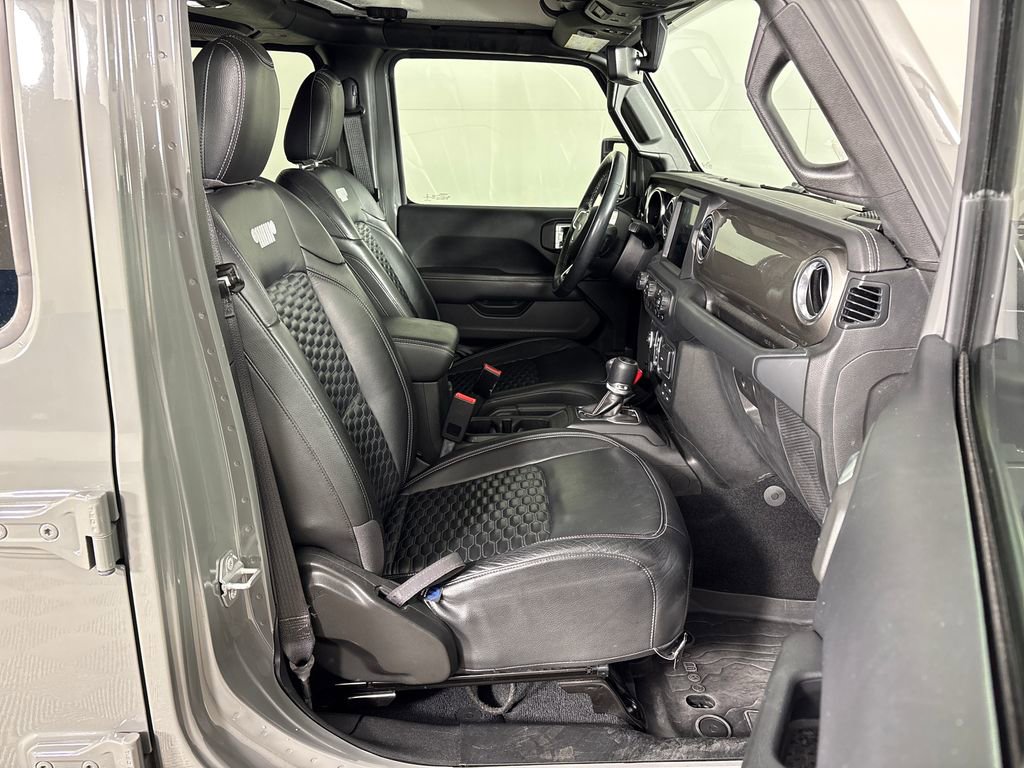 Used 2018 Jeep Wrangler Unlimited Sahara image 7