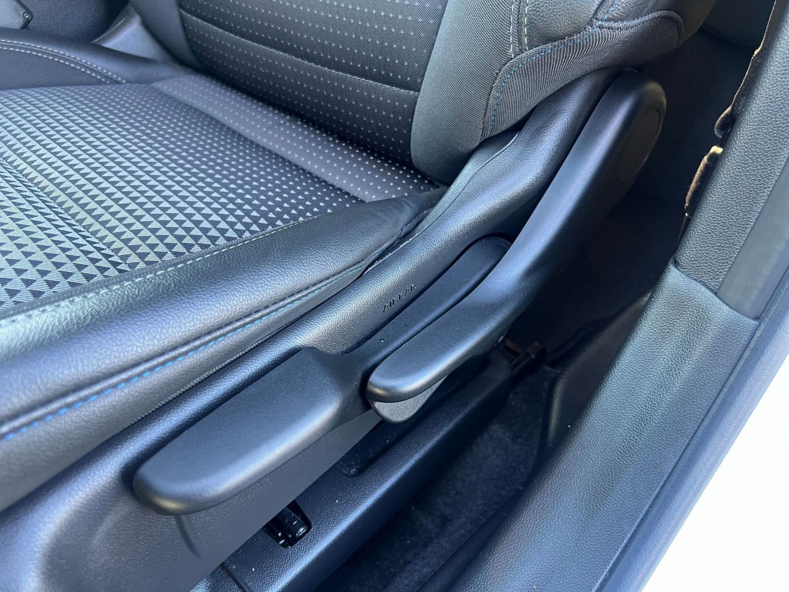 Used 2025 Chevrolet Trax LT image 23