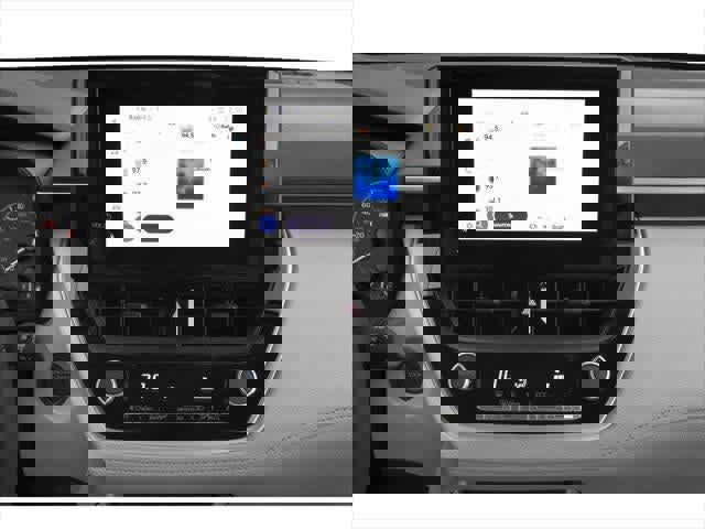 Used 2025 Toyota Corolla Cross LE image 11