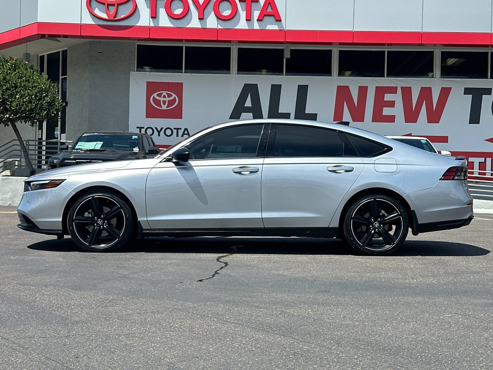 Used 2025 Honda Accord Sport image 2