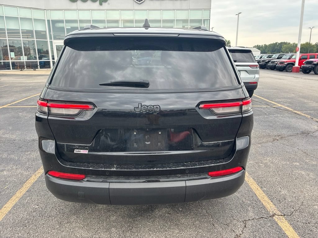 Used 2023 Jeep Grand Cherokee L Laredo AWD/4WD image 5