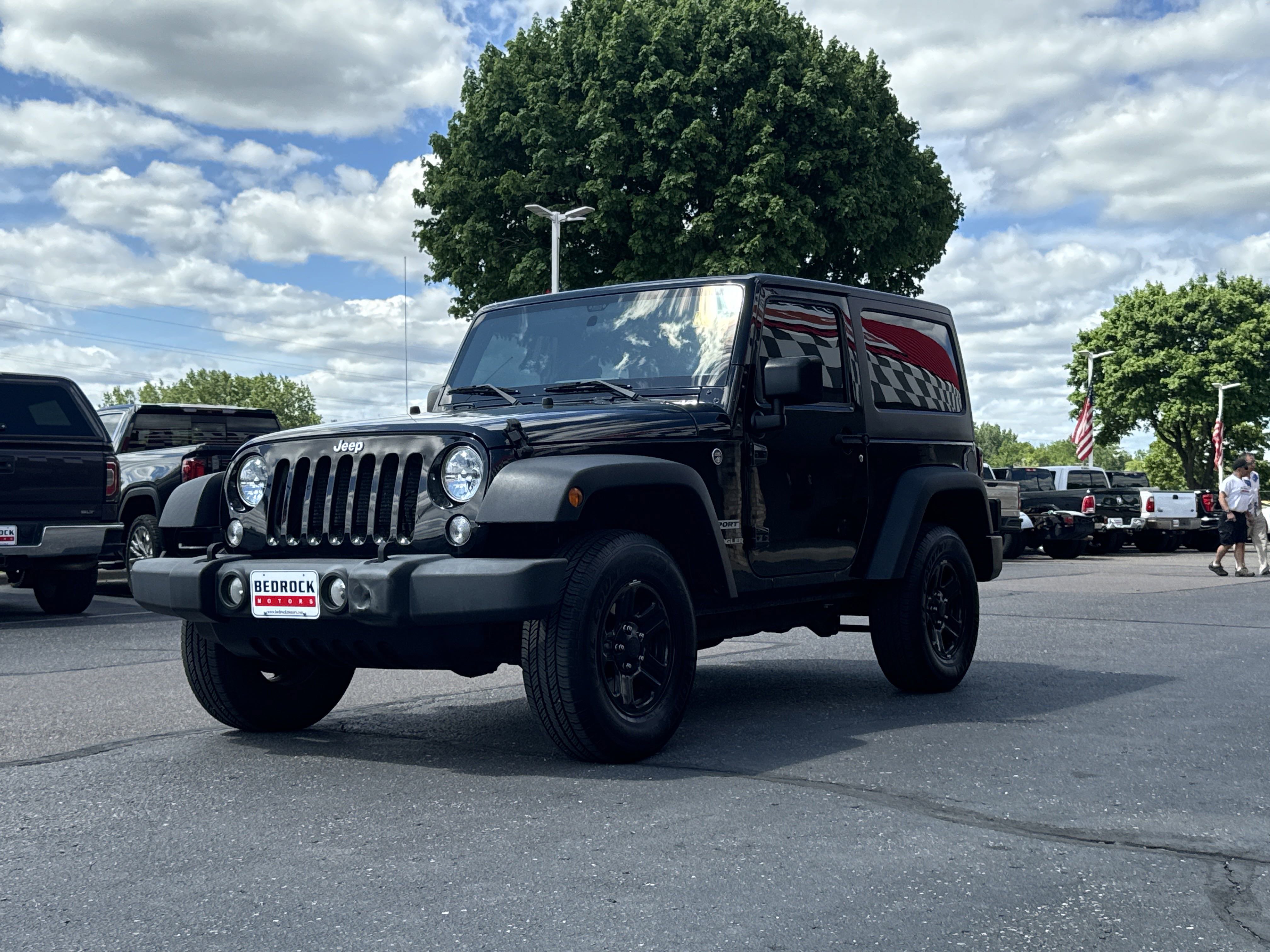 Used 2017 Jeep Wrangler Sport w/ Connectivity Group AWD/4WD image 3