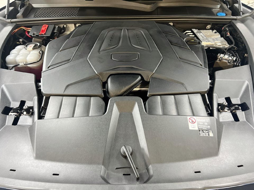 Certified 2026 Porsche Cayenne AWD/4WD image 32
