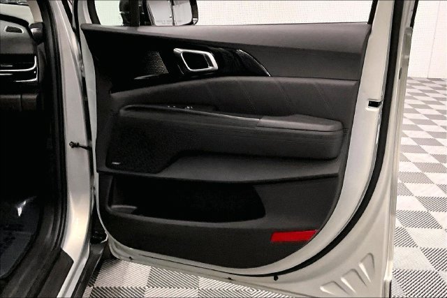 Used 2025 Kia Carnival SX Prestige FWD image 22