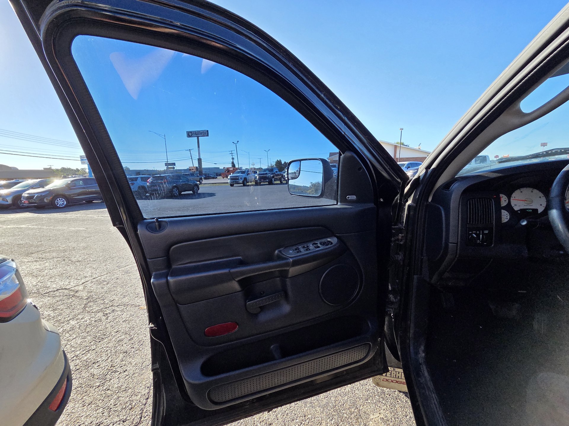 Used 2004 Dodge Ram 3500 Truck SLT w/ Trailer Tow Group AWD/4WD image 9
