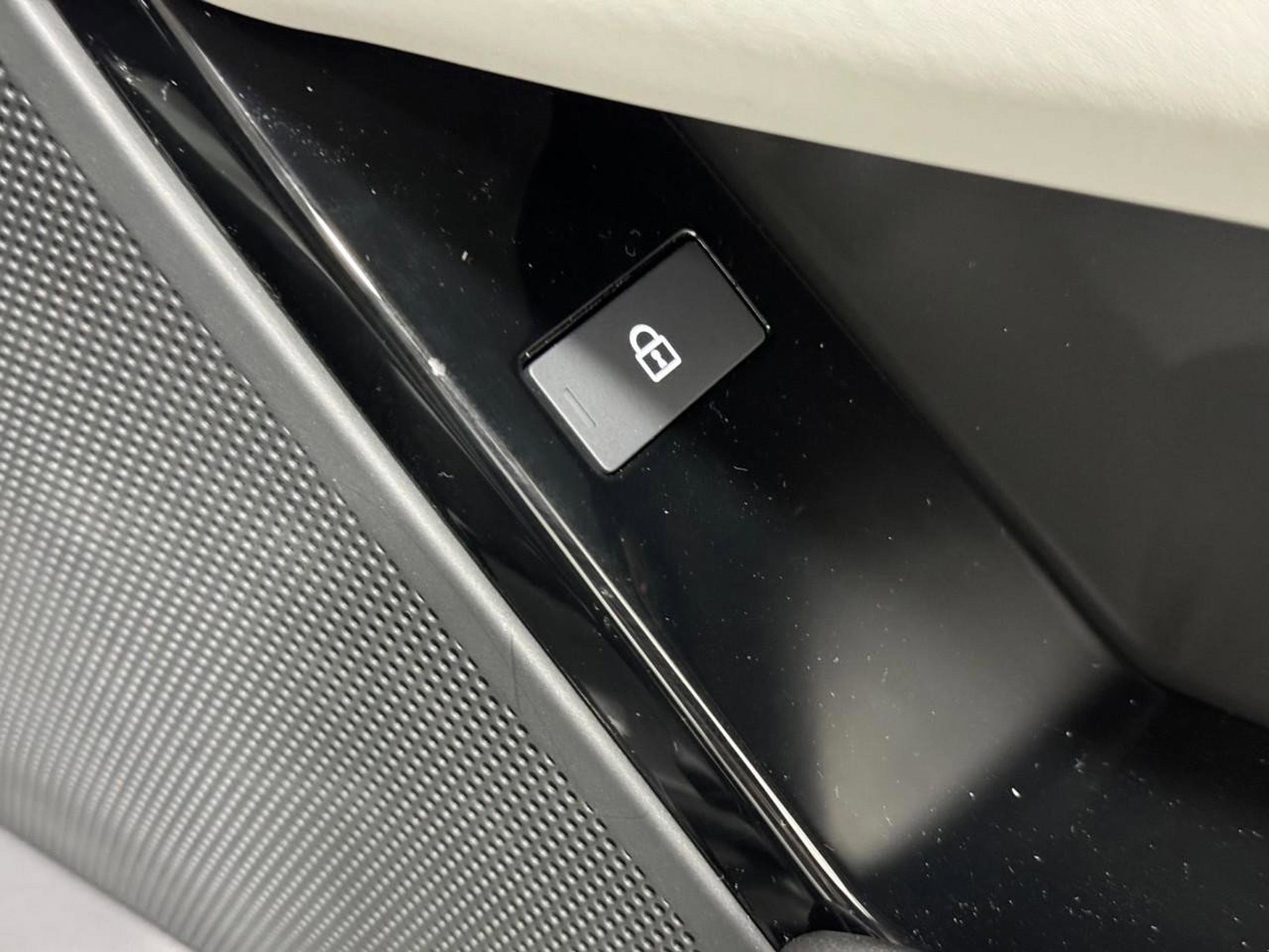 New 2026 Land Rover Range Rover Velar S image 22