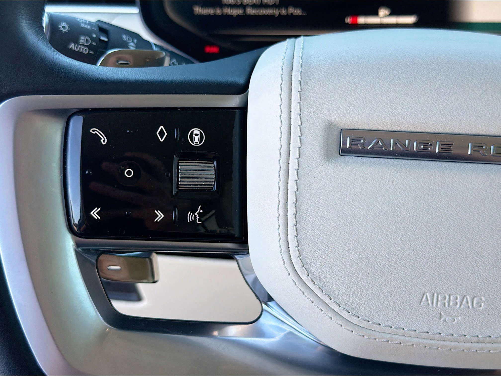 Used 2024 Land Rover Range Rover Long Wheelbase SE image 39