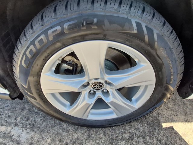 Used 2021 Toyota Highlander L FWD image 24