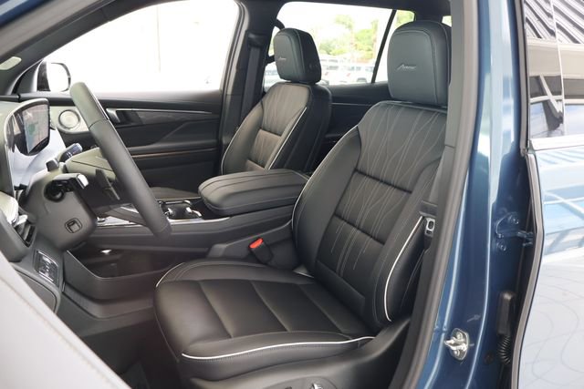 New 2026 Buick Enclave Avenir FWD image 13