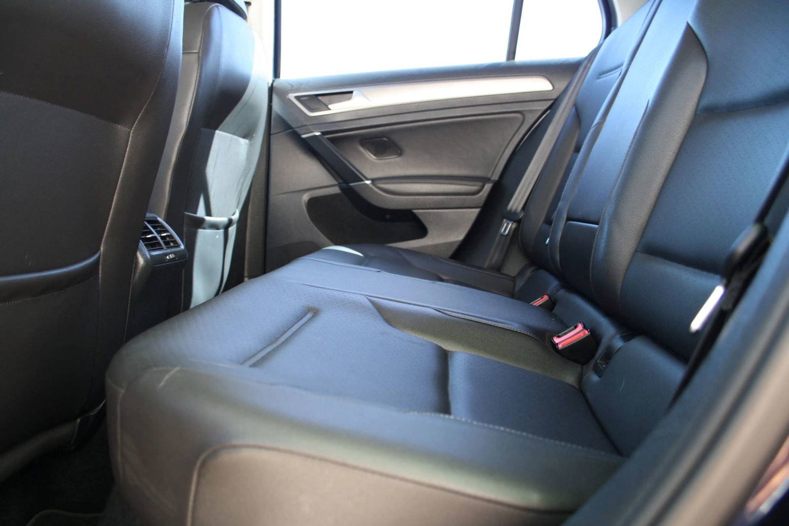 Used 2015 Volkswagen Golf S image 15