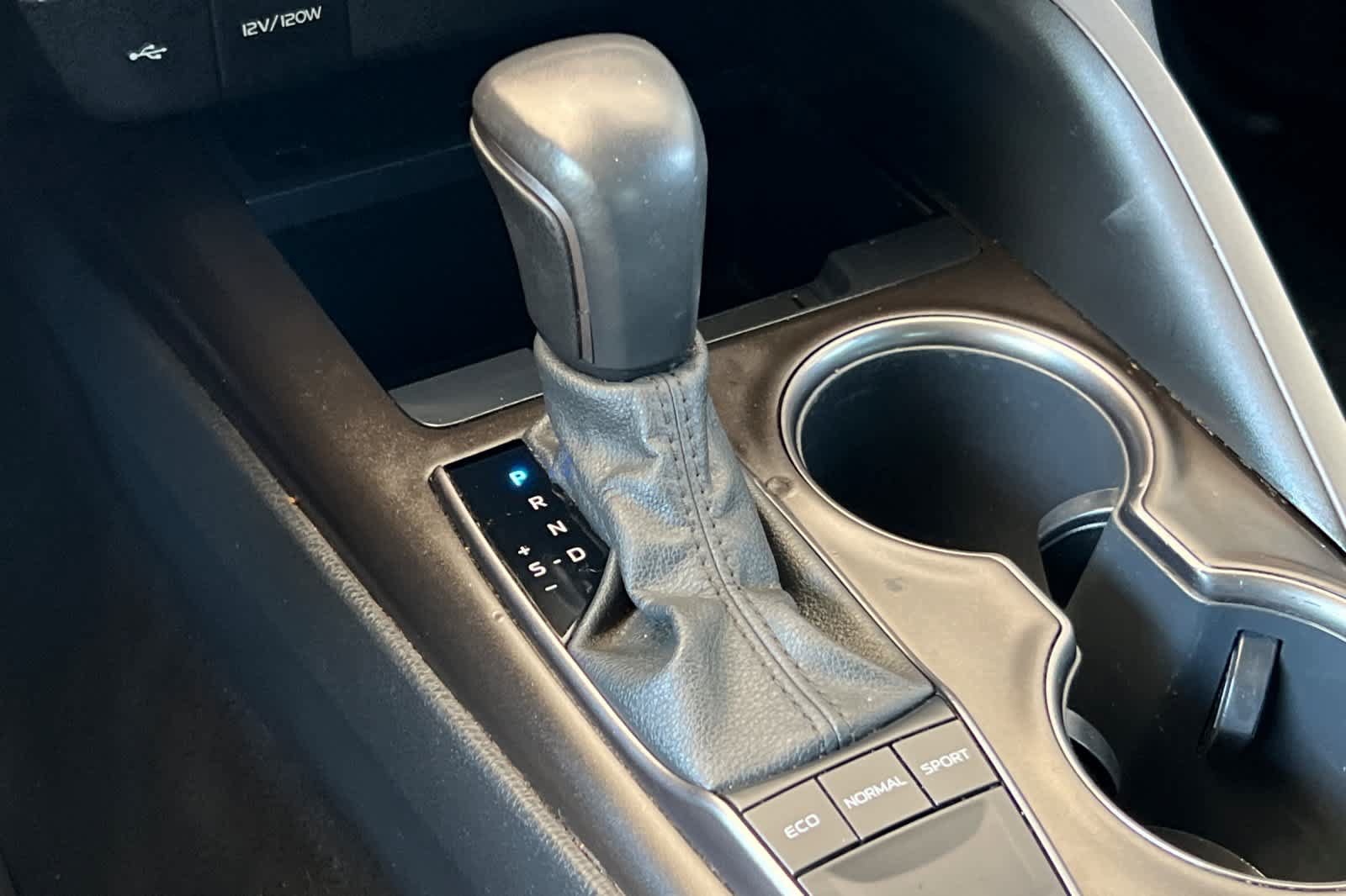 Used 2022 Toyota Camry SE FWD image 21