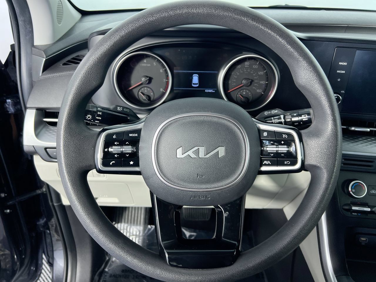 Certified 2024 Kia Carnival LX FWD image 14