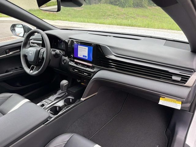 New 2026 Toyota Camry Hybrid FWD image 18