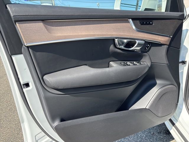 Used 2025 Volvo XC90 B5 Plus image 18