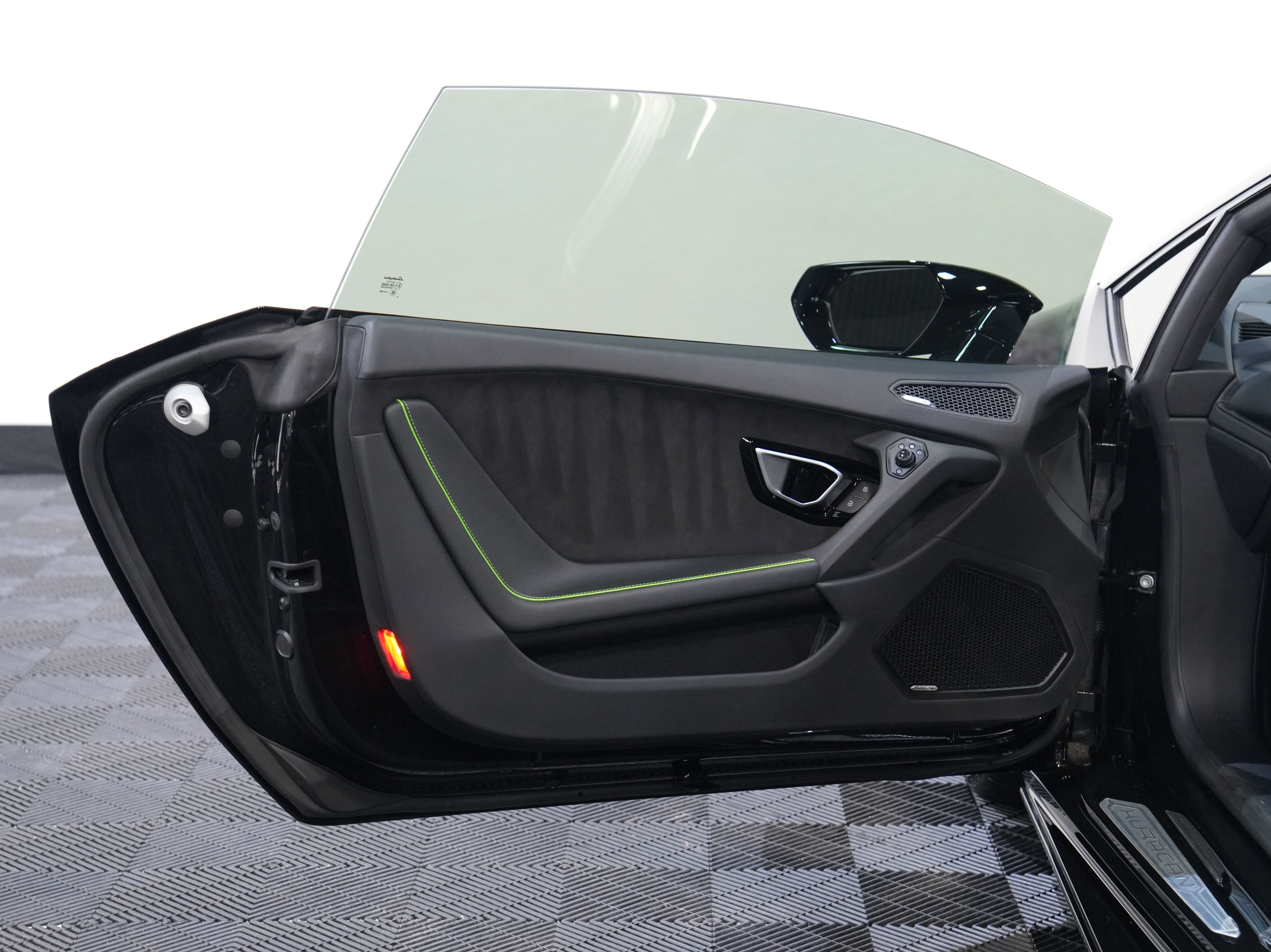 Used 2021 Lamborghini Huracan EVO image 27