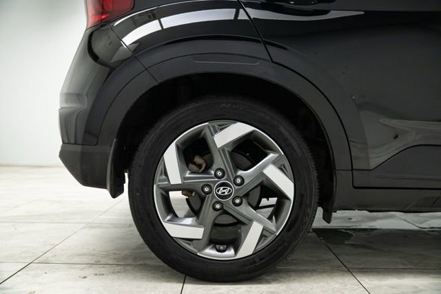 Used 2023 Hyundai Venue SEL image 33