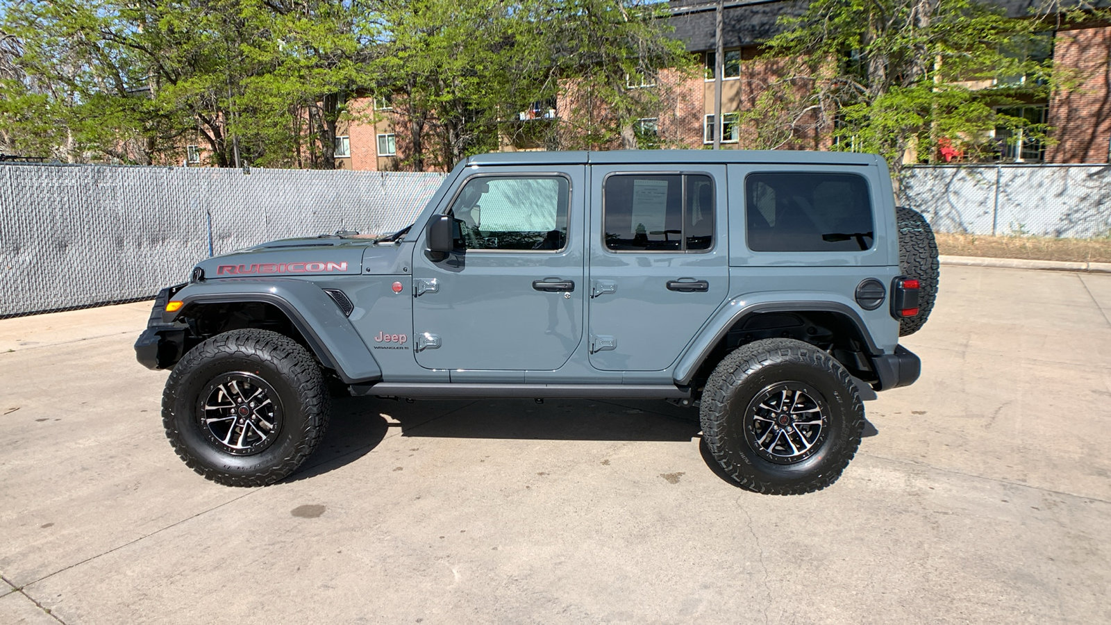 Used 2025 Jeep Wrangler Unlimited Rubicon image 2