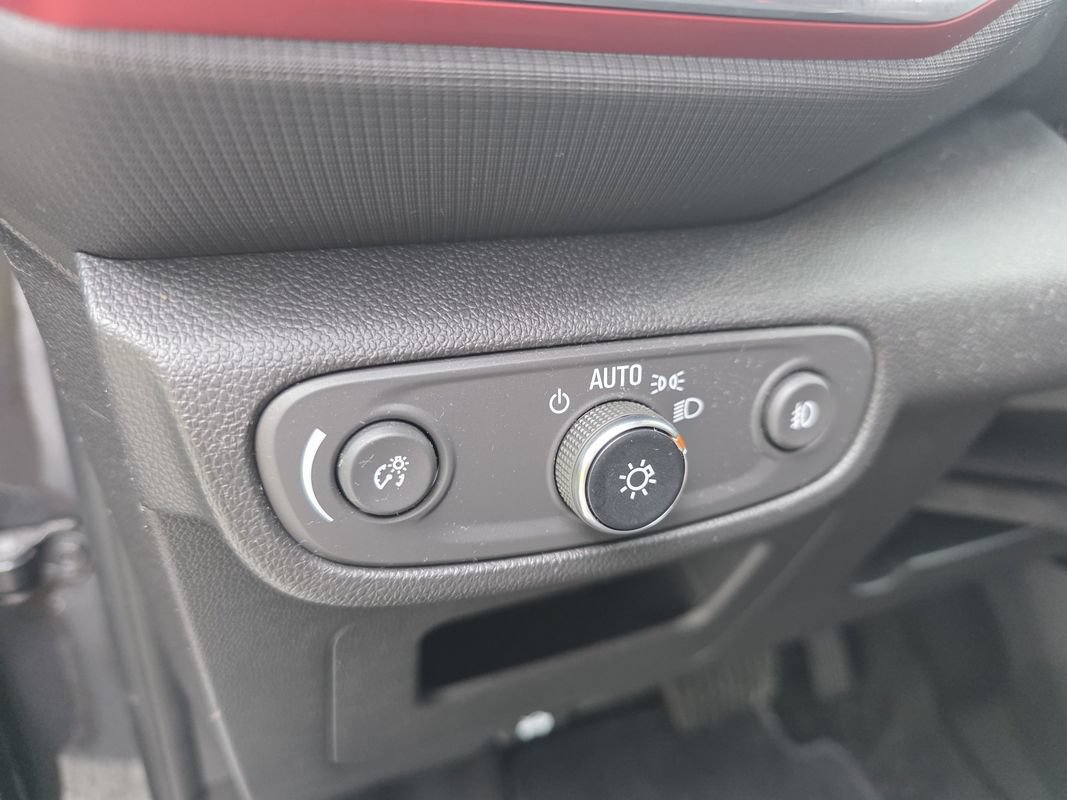 Used 2022 Chevrolet TrailBlazer RS FWD image 21