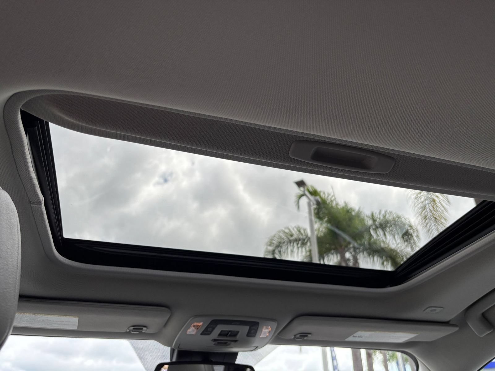 Used 2025 Toyota Sienna XLE FWD image 29
