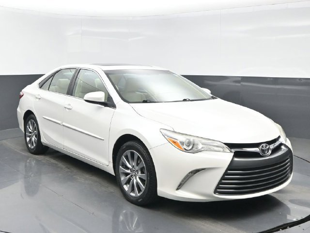Used 2017 Toyota Camry XLE w/ Moonroof Package FWD image 8