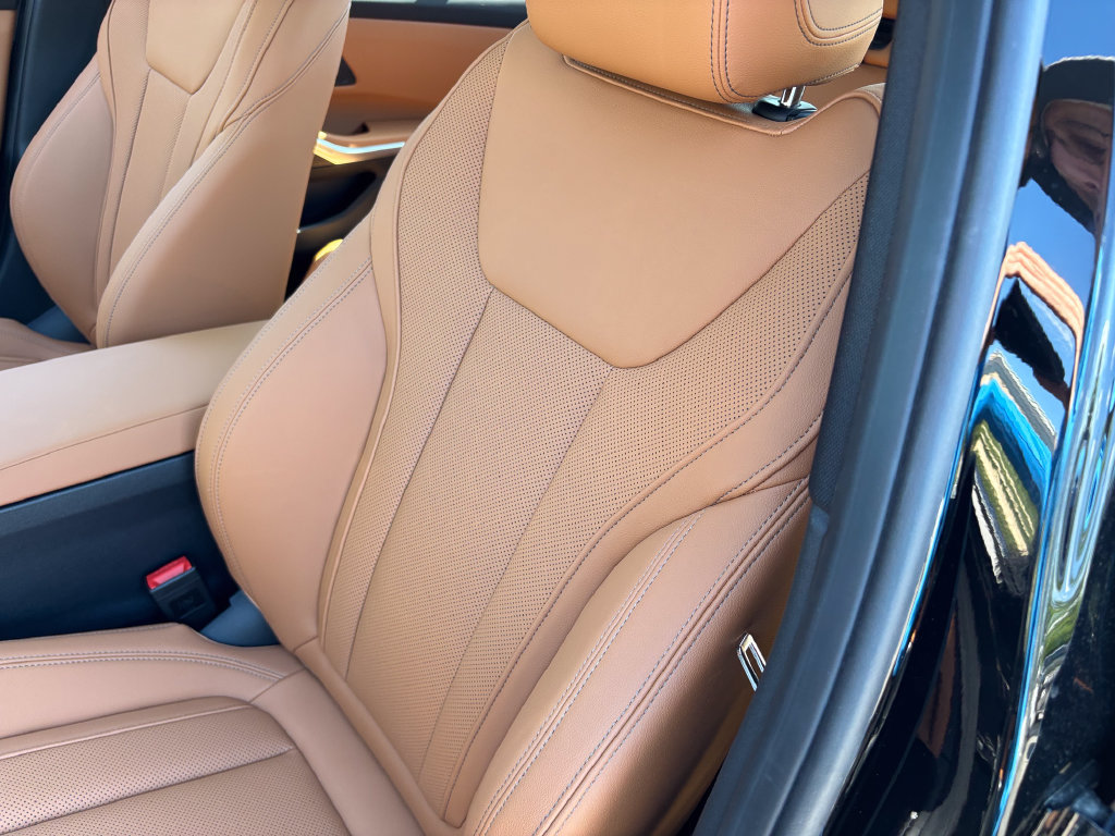 New 2026 BMW 330i xDrive Sedan w/ Premium Package AWD/4WD image 14