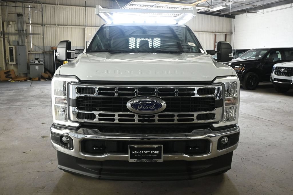 New 2026 Ford F350 XL w/ XL Chrome Package AWD/4WD image 4