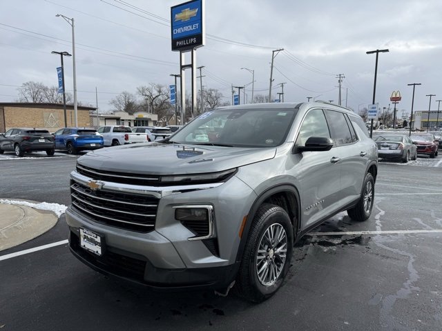 Used 2025 Chevrolet Traverse LT