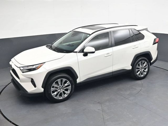 Used 2022 Toyota RAV4 XLE Premium AWD/4WD image 27