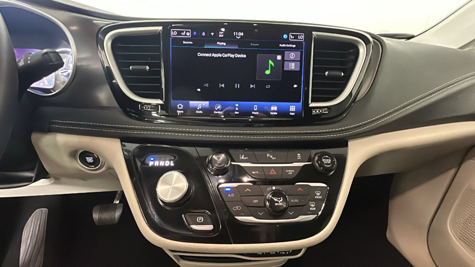 Used 2024 Chrysler Pacifica Limited FWD image 26