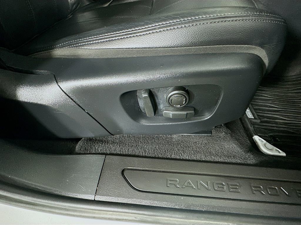 Used 2023 Land Rover Range Rover Evoque S image 24