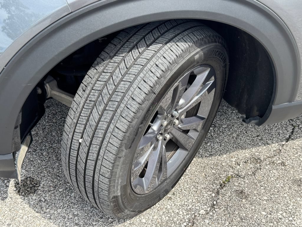 Used 2024 Ford Explorer XLT w/ Equipment Group 202A AWD/4WD image 43