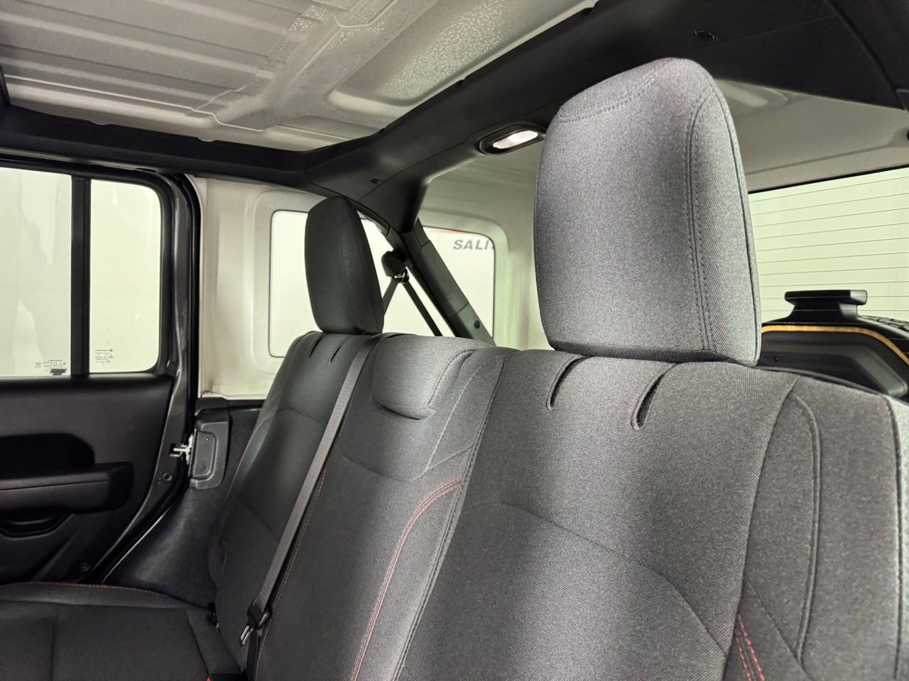 Used 2025 Jeep Wrangler Unlimited Rubicon image 25