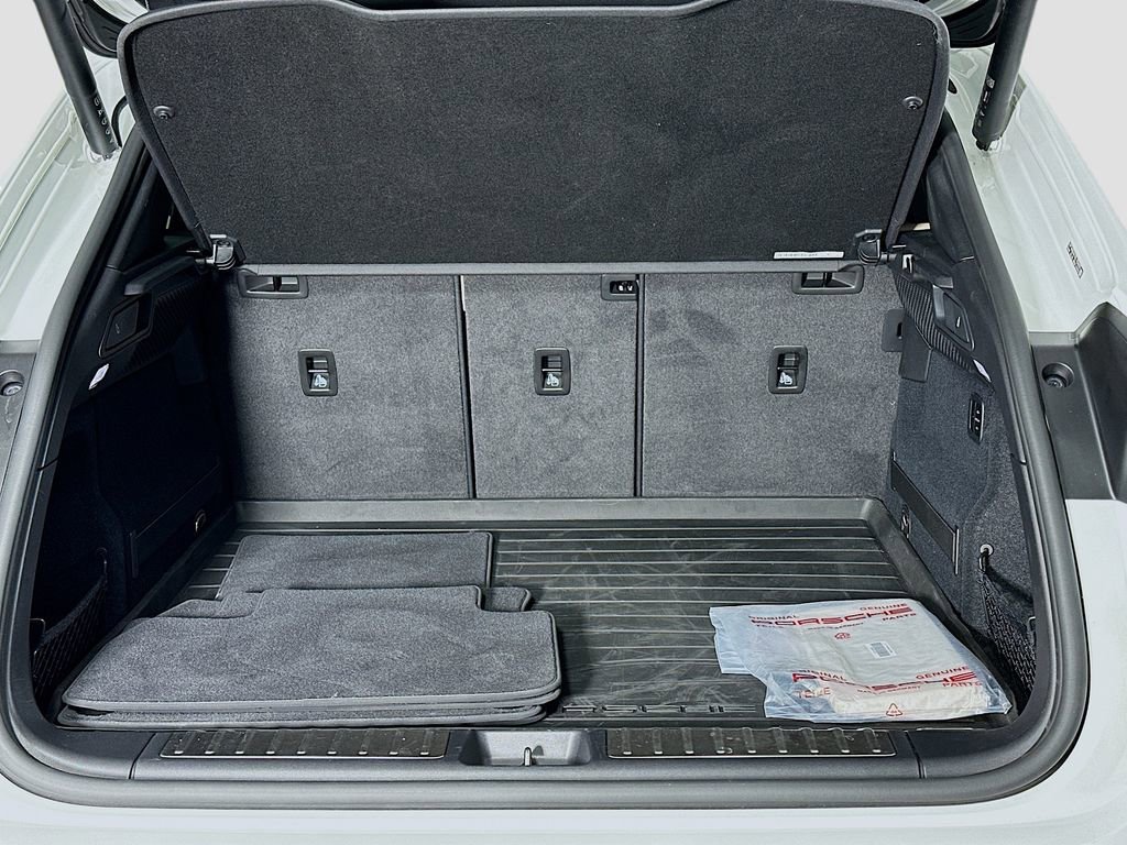 Used 2025 Porsche Macan 4S Electric image 28