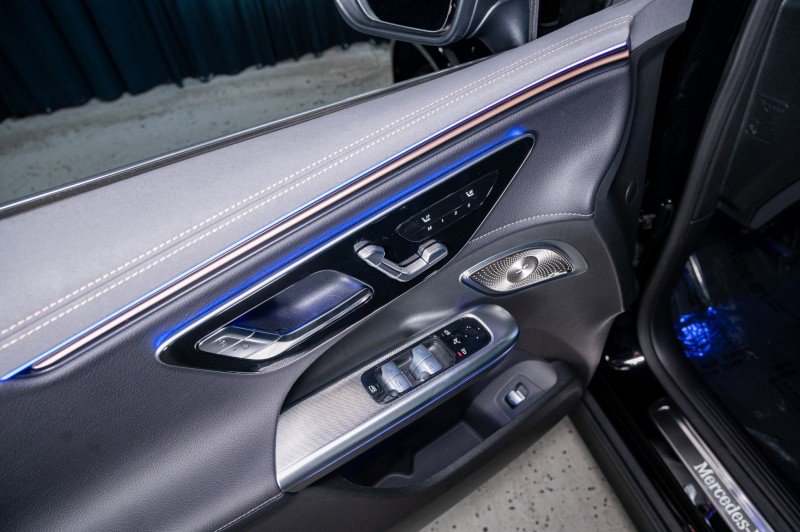 New 2026 Mercedes-Benz EQE 320 4MATIC SUV image 11