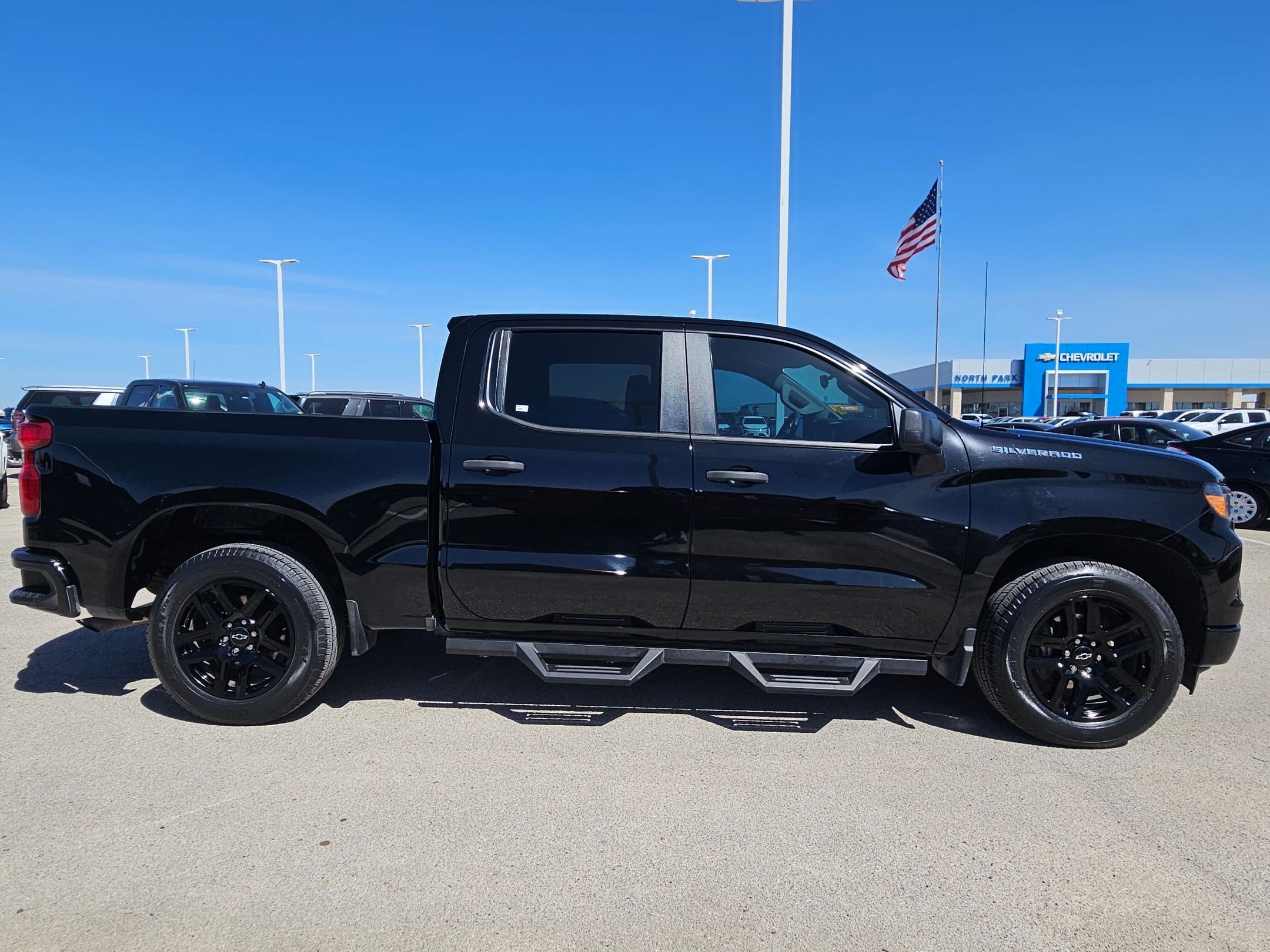 Used 2022 Chevrolet Silverado 1500 Custom image 2