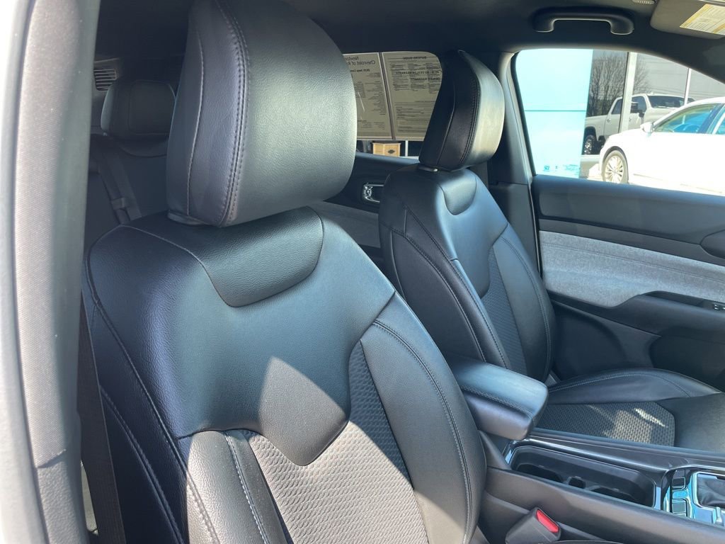 Used 2025 Jeep Compass Latitude image 26