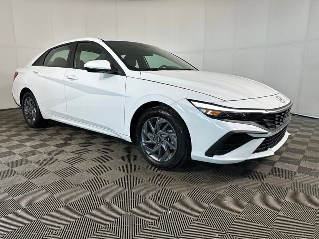 Certified 2024 Hyundai Elantra SEL image 2