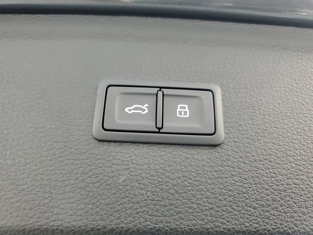 Certified 2025 Audi Q5 2.0T Premium AWD/4WD image 10