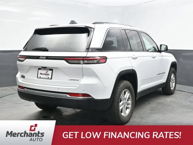 Used 2022 Jeep Grand Cherokee Laredo w/ Luxury Tech Group I AWD/4WD image 7