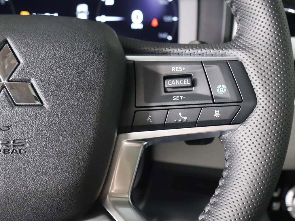 New 2025 Mitsubishi Outlander AWD image 49